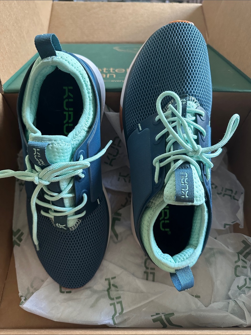 Like new Kuru Atom sneakers 10.5 wide women’s